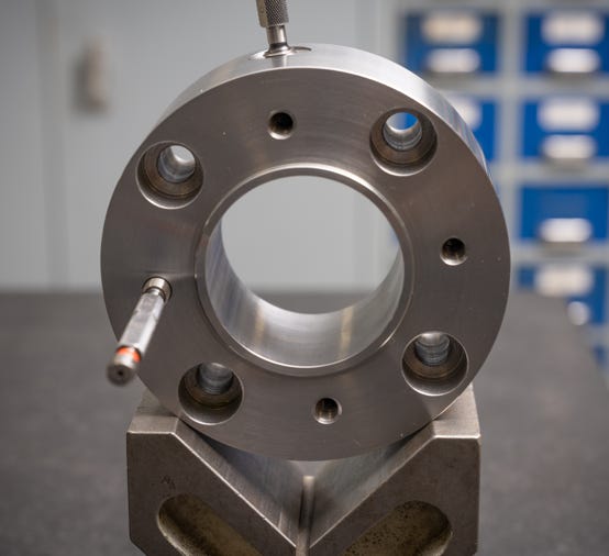 Welkom bij Dost & van Beugen, dé specialist voor CNC Metaal verspaning in de regio IJmond.